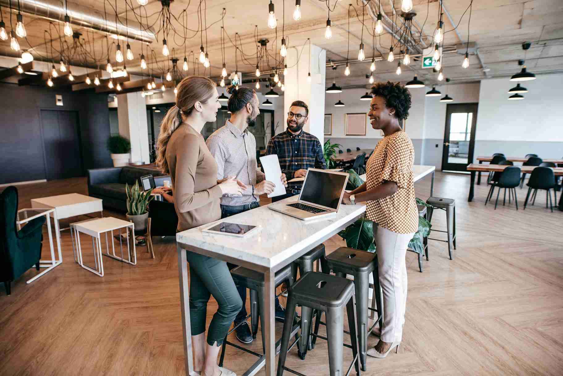 5 must-have features for managing a hybrid workplace