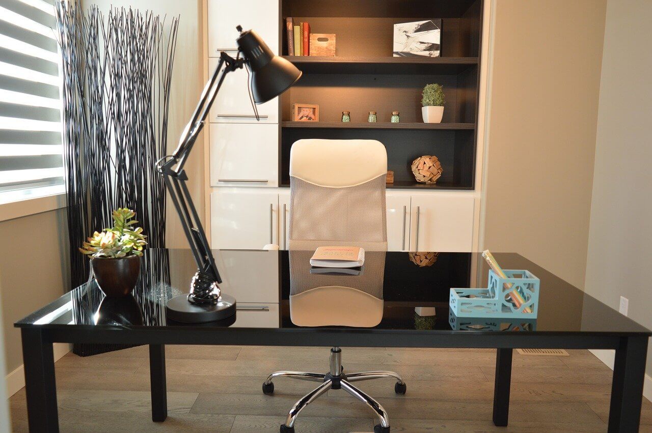 5 Versatile office desks for the flexible workplace - OfficeSpace Software