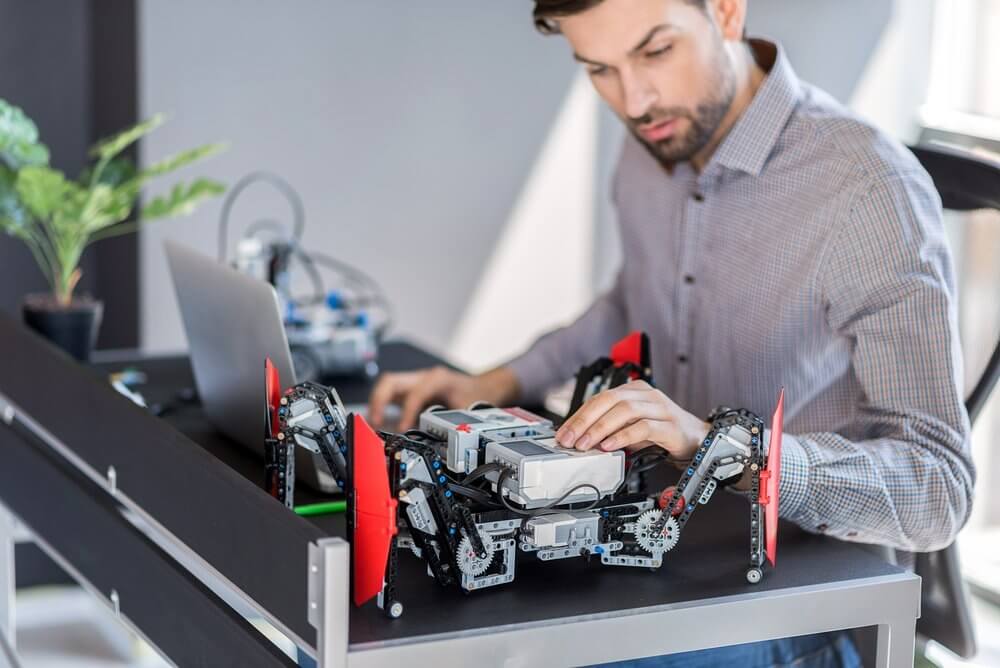 Labor and maintenance with robotics in the office