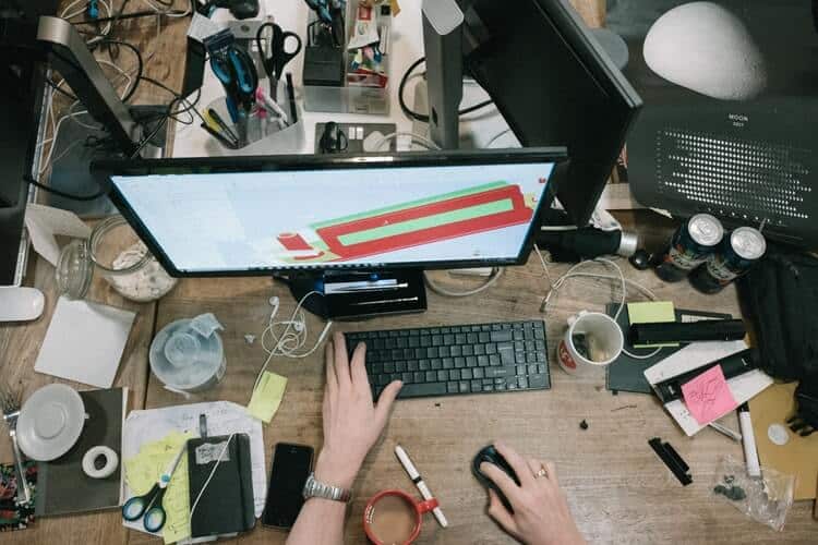 messy disorganized desk leading to stress